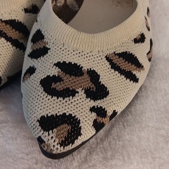 Leopard Print Women's Flats - Picture 7 of 9